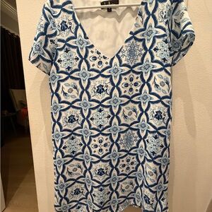 Lulu's Blue and White Geometric Short Sleeve Top